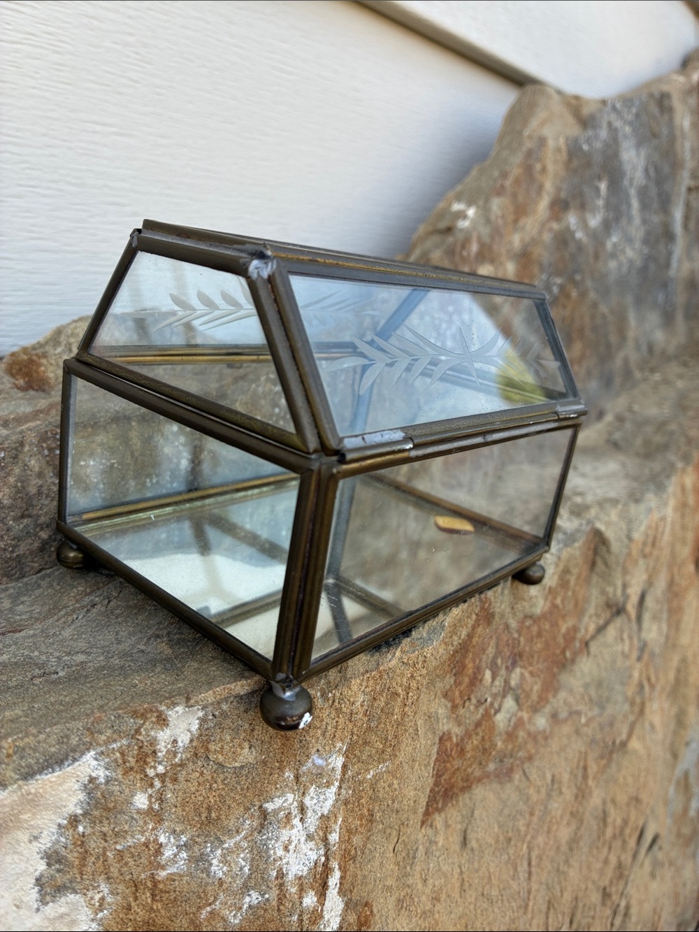 Vintage glass and brass hinged top jewelry, or trinket box. - Picture 6 of 6